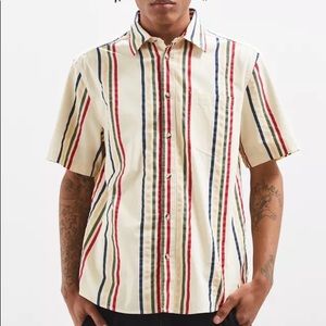90s Vertical Stripe Short-Sleeve Button Down Shirt - Urban Outfitters